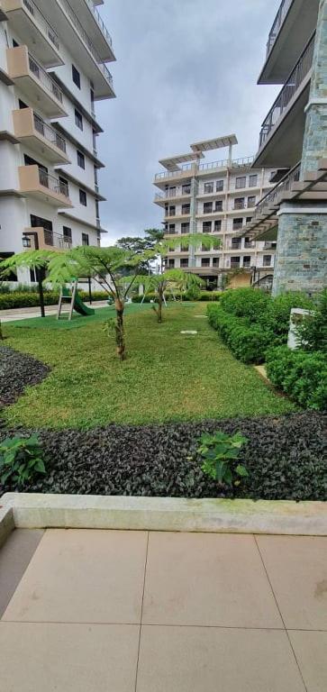 Jcga Apartments At Bristle Ridge Condominium Near Botanical Garden And The Mansion バギオ エクステリア 写真