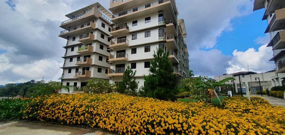 Jcga Apartments At Bristle Ridge Condominium Near Botanical Garden And The Mansion バギオ エクステリア 写真