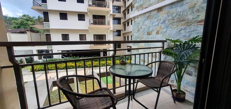 Jcga Apartments At Bristle Ridge Condominium Near Botanical Garden And The Mansion バギオ エクステリア 写真